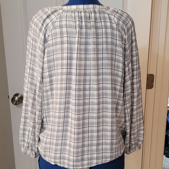 ✨️5 For $25✨️ Button up plaid top - Picture 3 of 5